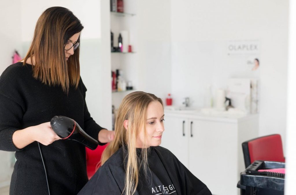 Jak pielęgnować długie włosy Odżywianie pielęgnacja domowa i zabiegi profesjonalne które poprawią kondycje Twoich włosów 11
