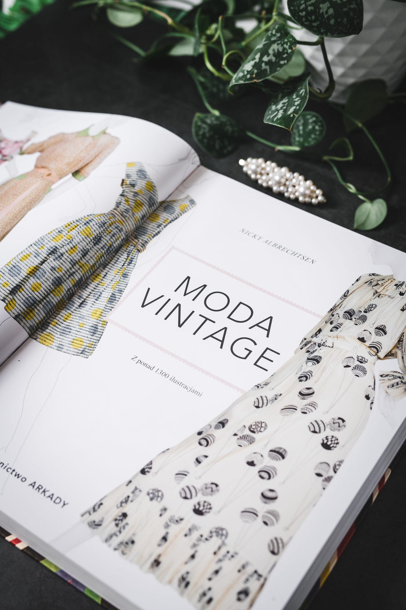 „Moda Vintage”  - książka, która zachęci Cię do wyszukiwania modowych perełek!